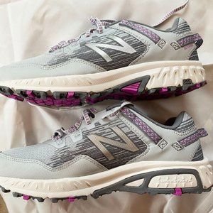 Womens New Balance trail running WT 410 LL6. NEVER USED with box size 9.5